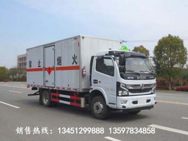 東風(fēng)多利卡易燃液體廂式運(yùn)輸車(chē)(國(guó)六)